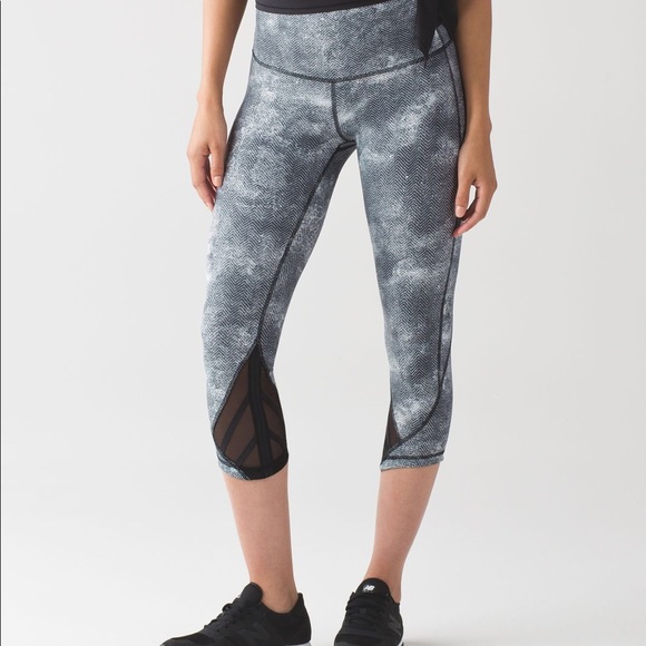 lululemon athletica Pants - Lululemon Essential Rhythm Crop Legging Diffusion